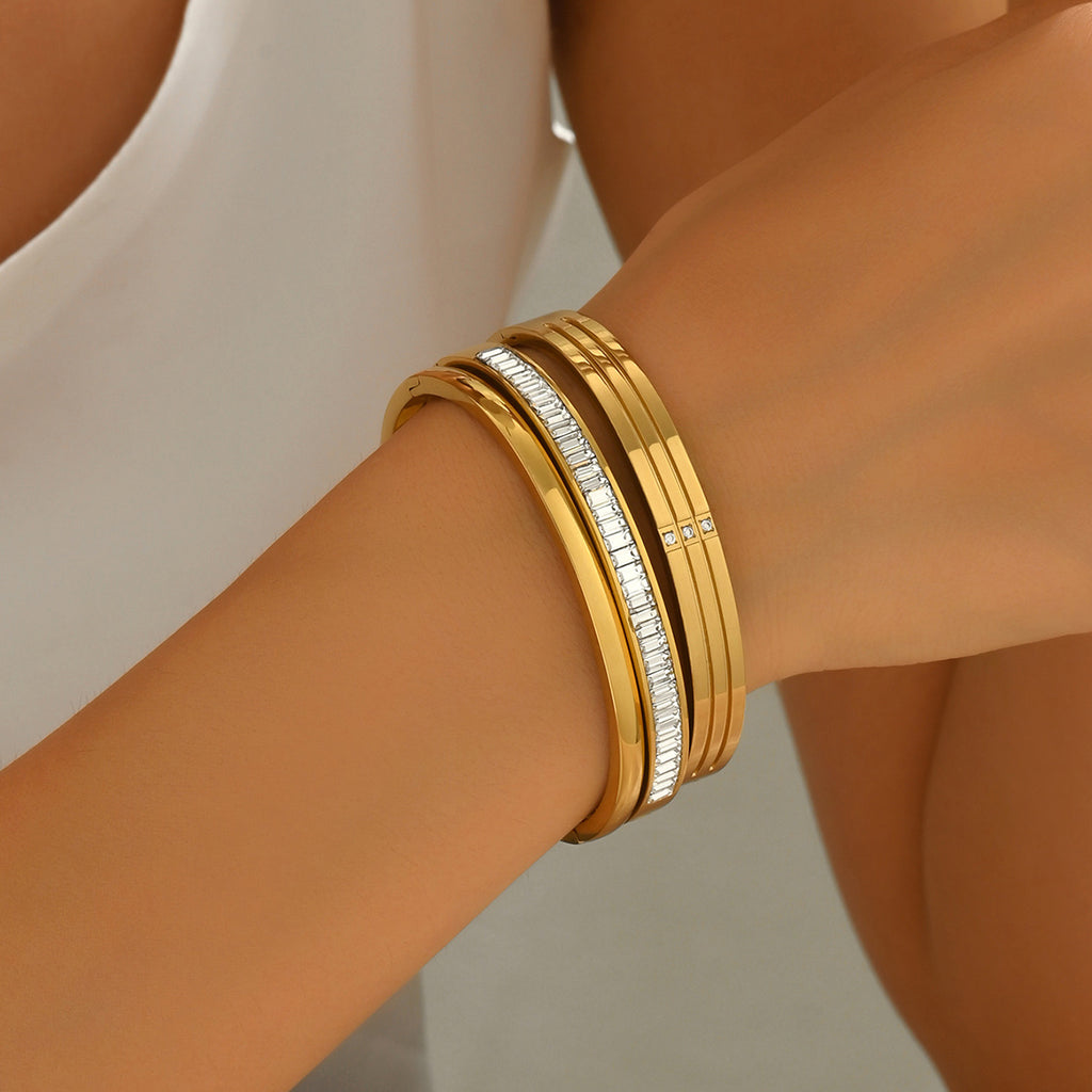 Klassischer Edelstahl-Armreif mit synthetische Diamaten