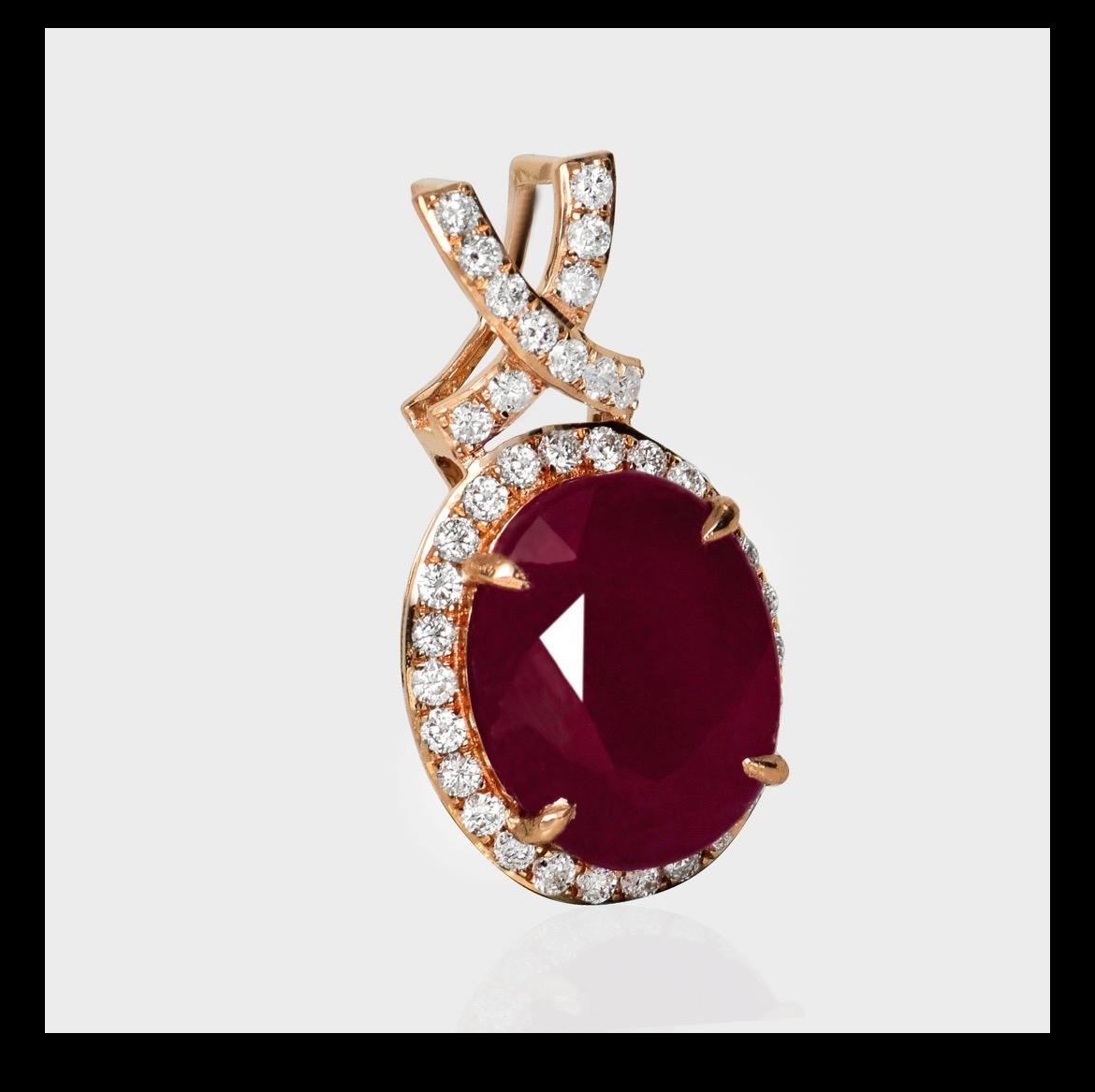 Rubin-Anhänger 5,24 ct in 14 kt Roségold mit Diamanten