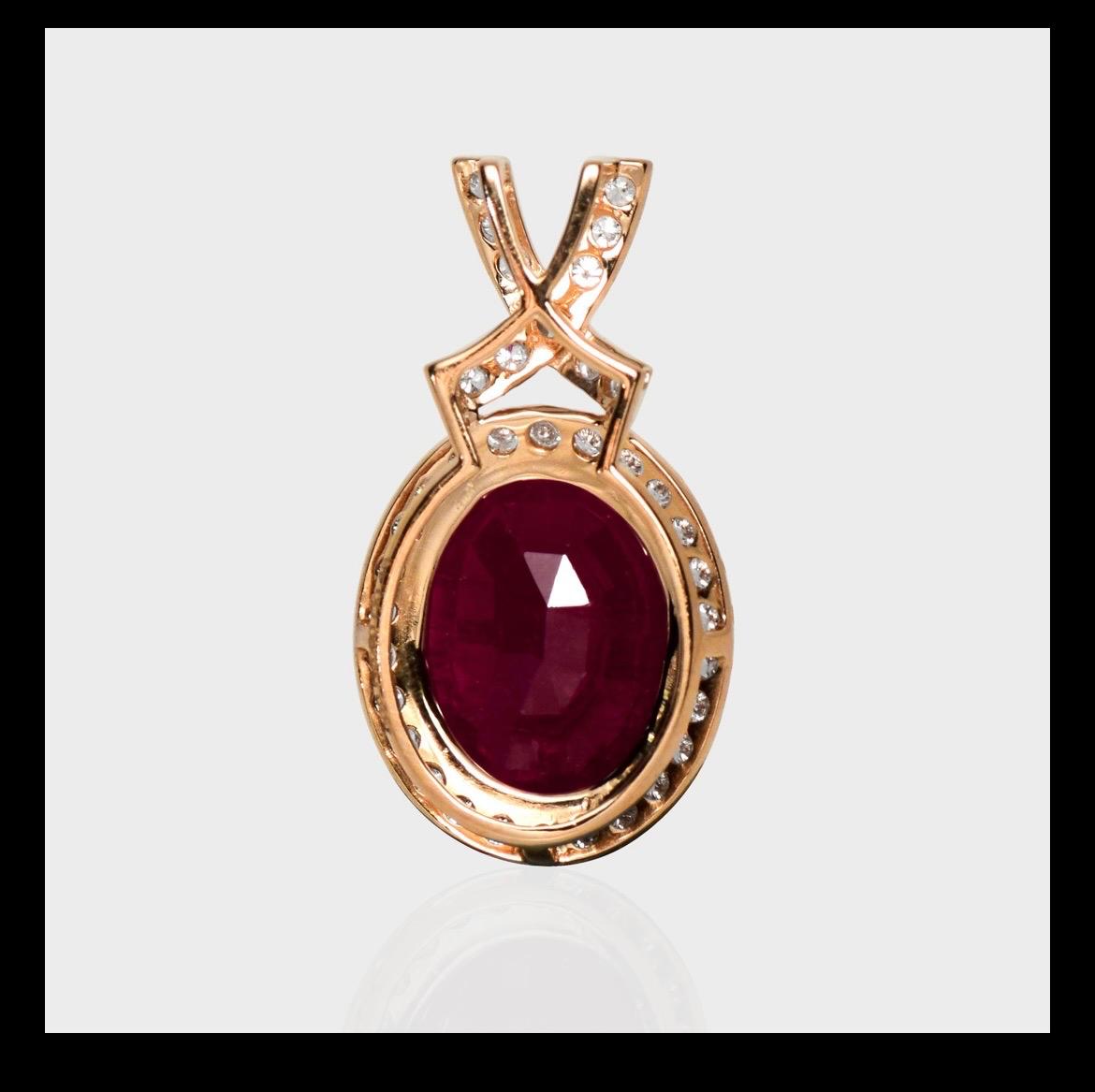 Rubin-Anhänger 5,24 ct in 14 kt Roségold mit Diamanten